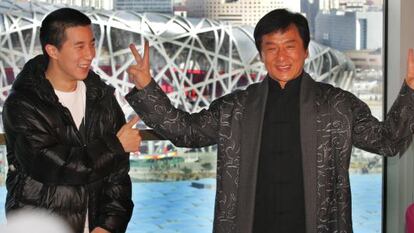 Jaycee Chan junto a su padre, el actor Jackie Chan, en Pekín en 2009.