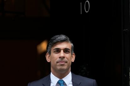 Rishi Sunak, en el 10 de Downing Street tras anunciar el adelanto electoral en Reino Unido.