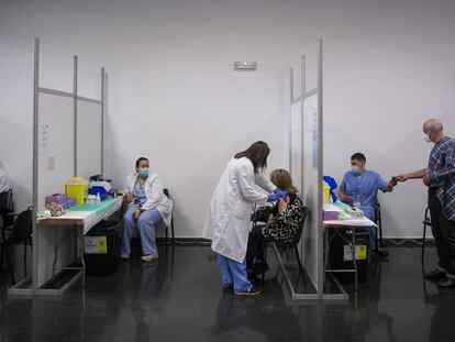 Vacunacions a La Farga, a l'Hospitalet de Llobregat.