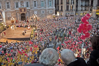 Núria Gispert (dercha) junto a Xavier Trias, cuando hizo el pregón de la Mercè, en 2014.