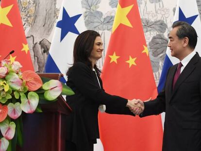 Los titulares de Exteriores de Panam&aacute; y China, en Pek&iacute;n.