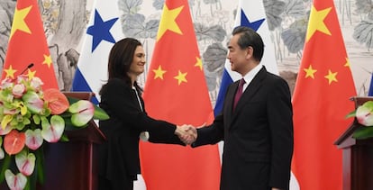 Los titulares de Exteriores de Panam&aacute; y China, en Pek&iacute;n.