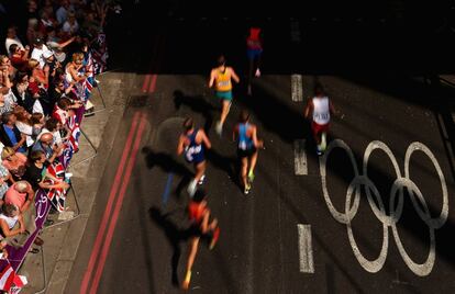 Los corredores por las calles de Londres.