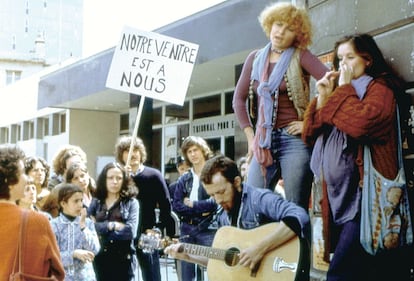 Foto de rodaje de 'Una canta, la otra no' (1977)