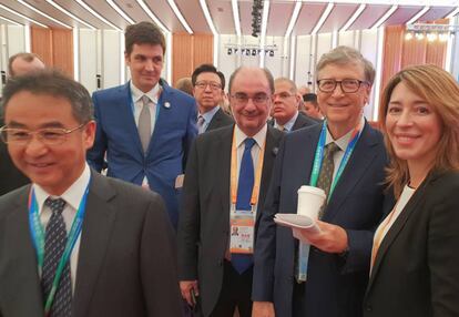 El presidente de Aragón, Javier Lambán (en el centro), coincidió en China con Bill Gates (segundo por la derecha).
