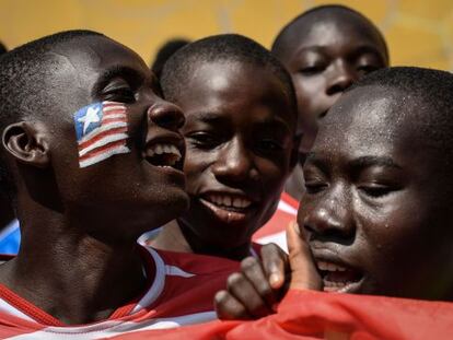 Jogadores da Libéria en el Mundial para niños callejeros, en el Rio.