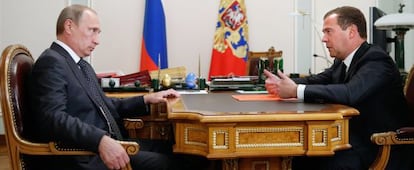 El presidente ruso, Vlad&iacute;mir Putin, despacha el lunes con el primer ministro, Dmitri Medv&eacute;dev.