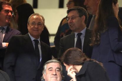 El presidente del Real Madrid, Florentino Pérez, y Josep Maria Bartomeu, presidente del FC Barcelona antes del encuentro.