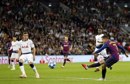 Coutinho marca el primer el primer gol para el Barcelona frente al Tottenham.
