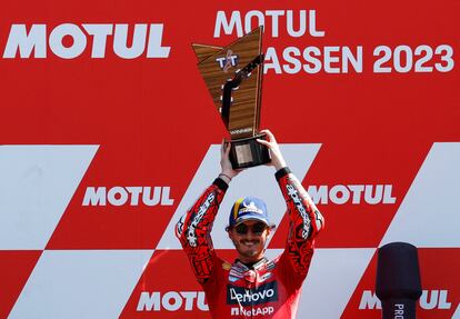 Francesco Bagnaia celebra la victoria en el Gran Premio de Holanda.