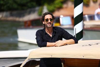 El actor Adrien Brody llega al festival de cine de Venecia.