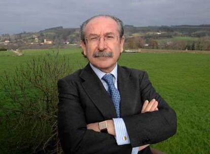 Luis del Rivero, presidente de SacyrVallehermoso, posa en Hoz de Anero (Cantabria) en 2007.