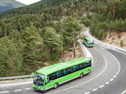 Vehículos eléctricos que realizan recorridos entre Madrid y varias localidades de la sierra de Guadarrama.