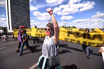 Los partidarios de Dilma Rousseff no se manifestaron exclusivamente en Sao Paulo, la mayor urbe del país con más de 10 millones de habitantes. Las protestas, aunque más reducidas, se extendieron a la capital de país, Brasilia (en la imagen) y a Belo Horizonte, la capital de Minas Gerais.