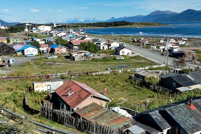 Panorámica de Puerto Williams, en la patagonia chilena, el pueblo más al sur del mundo.