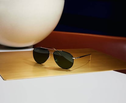 Uno de los modelos de la colección cápsula de gafas de hombre de Salvatore Ferragamo para el verano de 2019.
