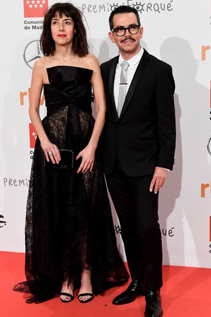 Cecilia Suárez y Manolo Caro, protagonista y creador de la serie La casa de las flores, presentaron uno de los premios.