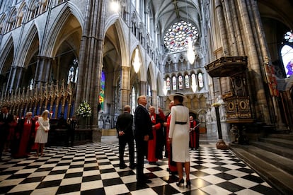 El presidente estadounidense y la primera dama, durante su visita la abadía de Westminster.