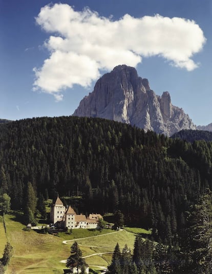 Panorámica del Castillo de Val Gardena (Italia) tal y como lo retrató Simon Watson.