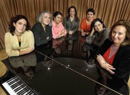 De izquierda a derecha, las compositoras Sonia Megías, Teresa Catalán, Mercedes Zavala, Consuelo Díez, Marisa Manchado, Pilar Jurado y Zulema de la Cruz, que hoy participan en un concierto en el Conde Duque.