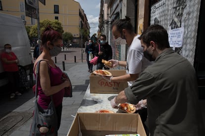 El Restaurante Casa 28, en Malasaña, en el que Adrián Rojas ha repartido durante semanas comida a personas que lo necesitaban.