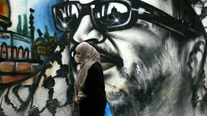 Un grafiti de Arafat en un campo de refugiados palestinos en L&iacute;bano este martes.