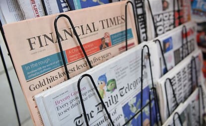El 'Financial Times', en un quiosco londinense.