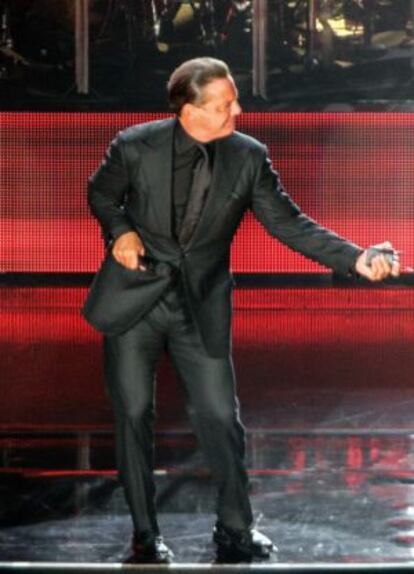 Luis Miguel durante su actuación este miércoles.