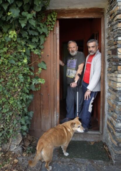 Julián Corral y su pareja, Alberto, residentes en Campillo.