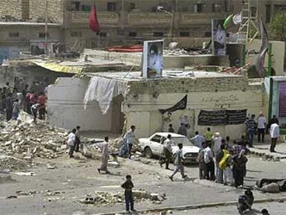 El cuartel general de Múqtada al Sáder en Bagdad, destrozado ayer durante el ataque estadounidense.