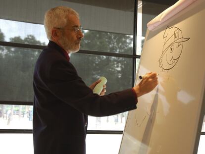 El dibujante Josep Lluís Martínez Picañol, 'Picanyol', en 2014, cuando decidió jubilar a su personaje "Ot, el bruixot", tras más de cuatro décadas en la revista 'Cavall Fort'.