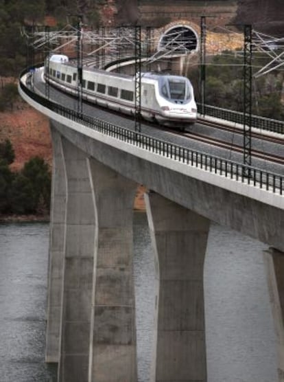El AVE entre Madrid y Valencia.
