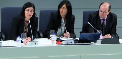 Izaskun Landaida (izquierda) y OlatzGaramendi, este miércoles en la inauguración del congreso en Deusto.