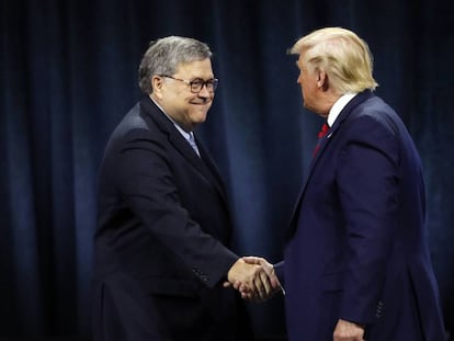 Donald Trump e William Barr, em uma imagem de arquivo.