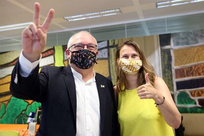 El exconsejero Lluís Puig celebra este viernes el fallo del tribunal belga.