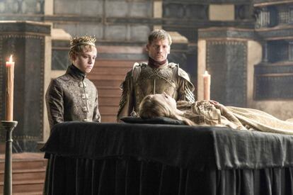 Jaime Lannister y el rey Tommen Baratheon, en el funeral de la princesa Myrcella, hija y hermana respectivamente.