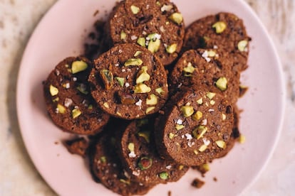 Galletas de chocolate, pistacho y sal