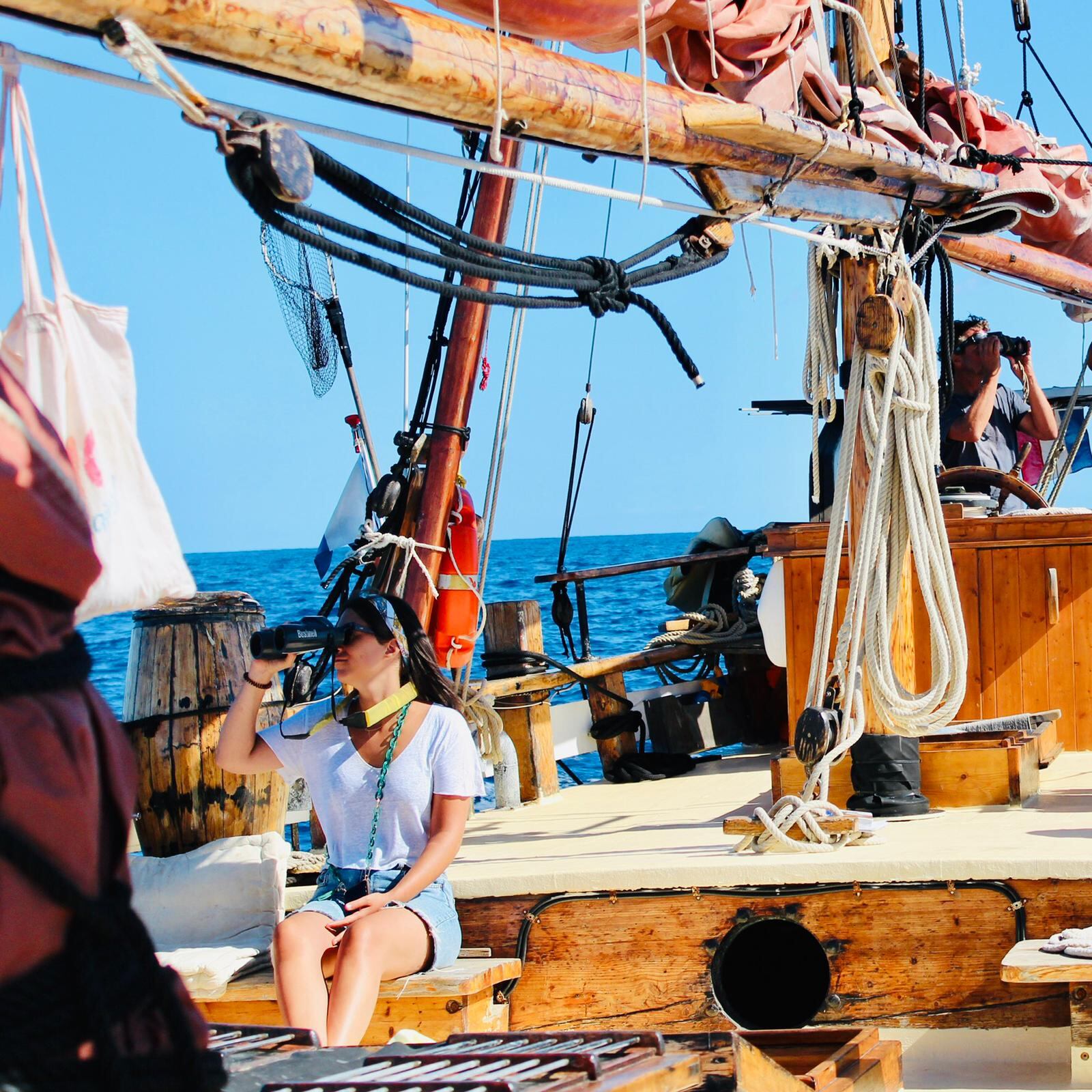 Lucía Guerrero, durante el viaje de nueve días en velero para analizar microplásticos.