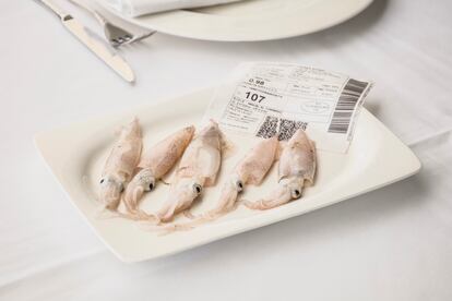 Todo el pescado que se cocina en el restaurante Chinchín Puerto posee el carné de identidad del producto.