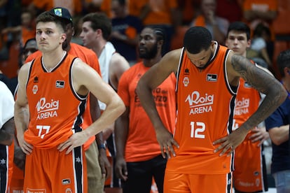 Los jugadores de Valencia Basket, con la equipación de Luanvi, durante la final de la Liga Endesa contra el Real Madrid, el pasado 26 de junio.