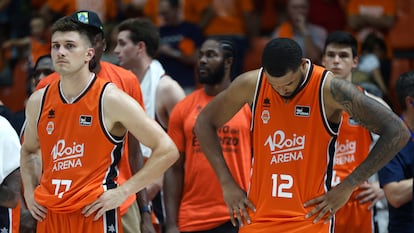 Los jugadores de Valencia Basket, con la equipación de Luanvi, durante la final de la Liga Endesa contra el Real Madrid, el pasado 26 de junio.