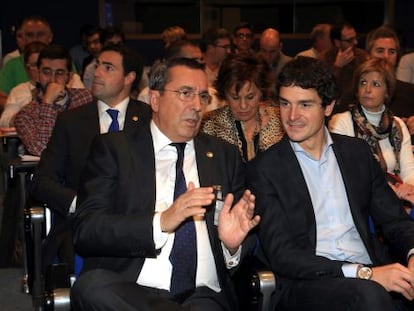 José Luis Bilbao (izquierda), junto a Unai Rementeria, candidato del PNV a presidir la Diputación vizcaína.