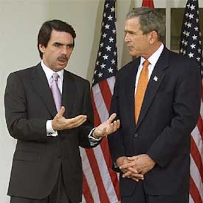 Aznar con Bush, en el Jardín de Rosas de la Casa Blanca, en noviembre de 2001.