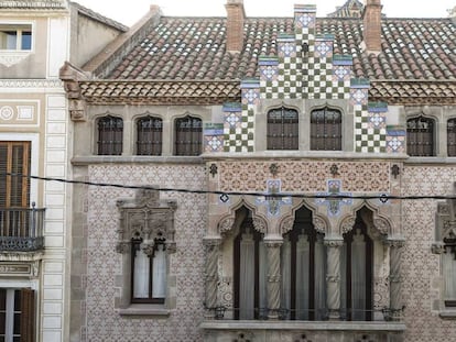 Fachada de la casa Coll i Reg&agrave;s, una de las viviendas m&aacute;s famosas de Puig i Cadafalch en Matar&oacute;.