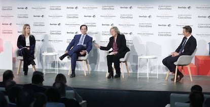 Francisca Gómez Jover, subdirectora general de Organización, Estudios y Previsión Social Complementaria de la dirección general de Seguros y Fondos de Pensiones (DGSFP); Ángel Martínez Aldama, presidente de Inverco; Pilar González de Frutos, presidenta de Unespa; Luis Miguel Carrasco, director del Grupo Financiero de Ibercaja Banco.