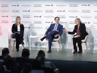 Francisca Gómez Jover, subdirectora general de Organización, Estudios y Previsión Social Complementaria de la dirección general de Seguros y Fondos de Pensiones (DGSFP); Ángel Martínez Aldama, presidente de Inverco; Pilar González de Frutos, presidenta de Unespa; Luis Miguel Carrasco, director del Grupo Financiero de Ibercaja Banco.