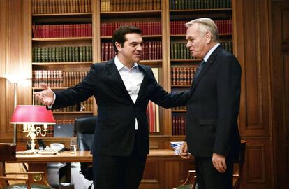 Tsipras recibe este martes en Atenas al ministro de Exteriores francés.