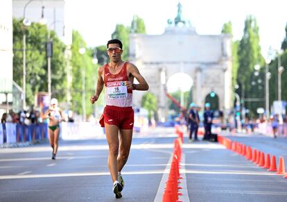El español Miguel Ángel López, en un momento de la carrera por las calles de Múnich.