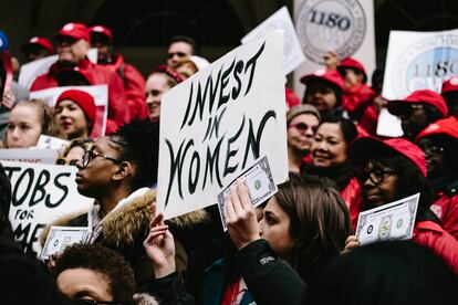 Marcha en Nueva York (Estados Unidos) en 2018 para pedir la igualdad salarial entre hombres y mujeres.