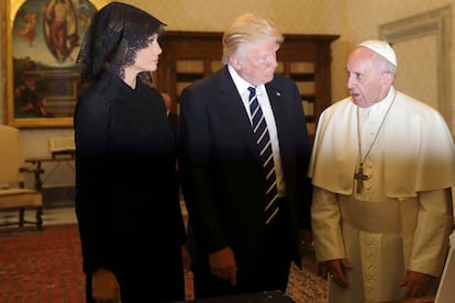 El papa Francisco recibe en audiencia al matrimonio Trump, el 24 de mayo de 2017.